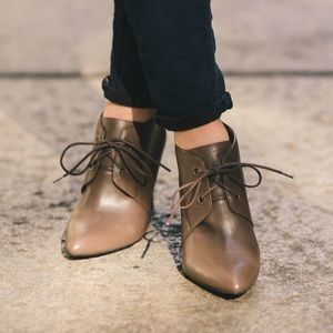 Clark’s kelbrook azizi leather  ankle wedge boot